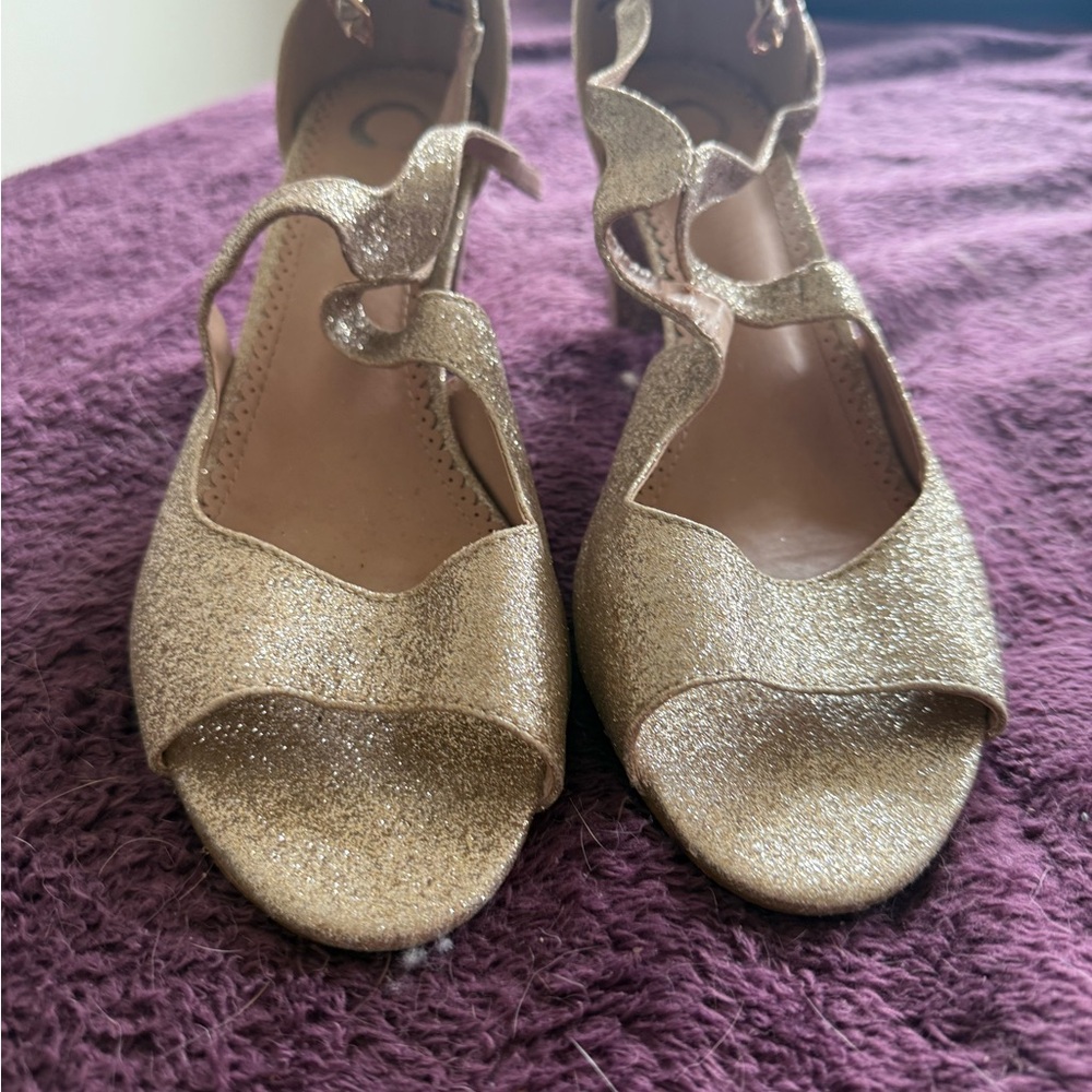 Elegant Gold Women's Sandals